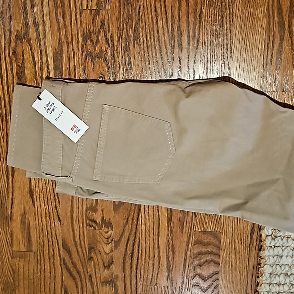 NWT uniqlo Men's khaki jeans